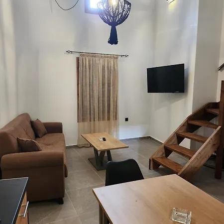 Kastello * Mejíszti