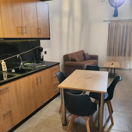 Kastello * Mejíszti