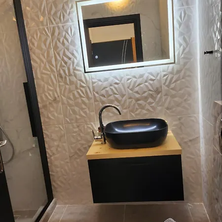 Kastello * Mejíszti