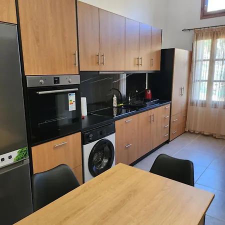 Kastello Apartman Mejíszti