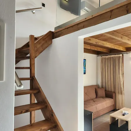 Kastello * Mejíszti